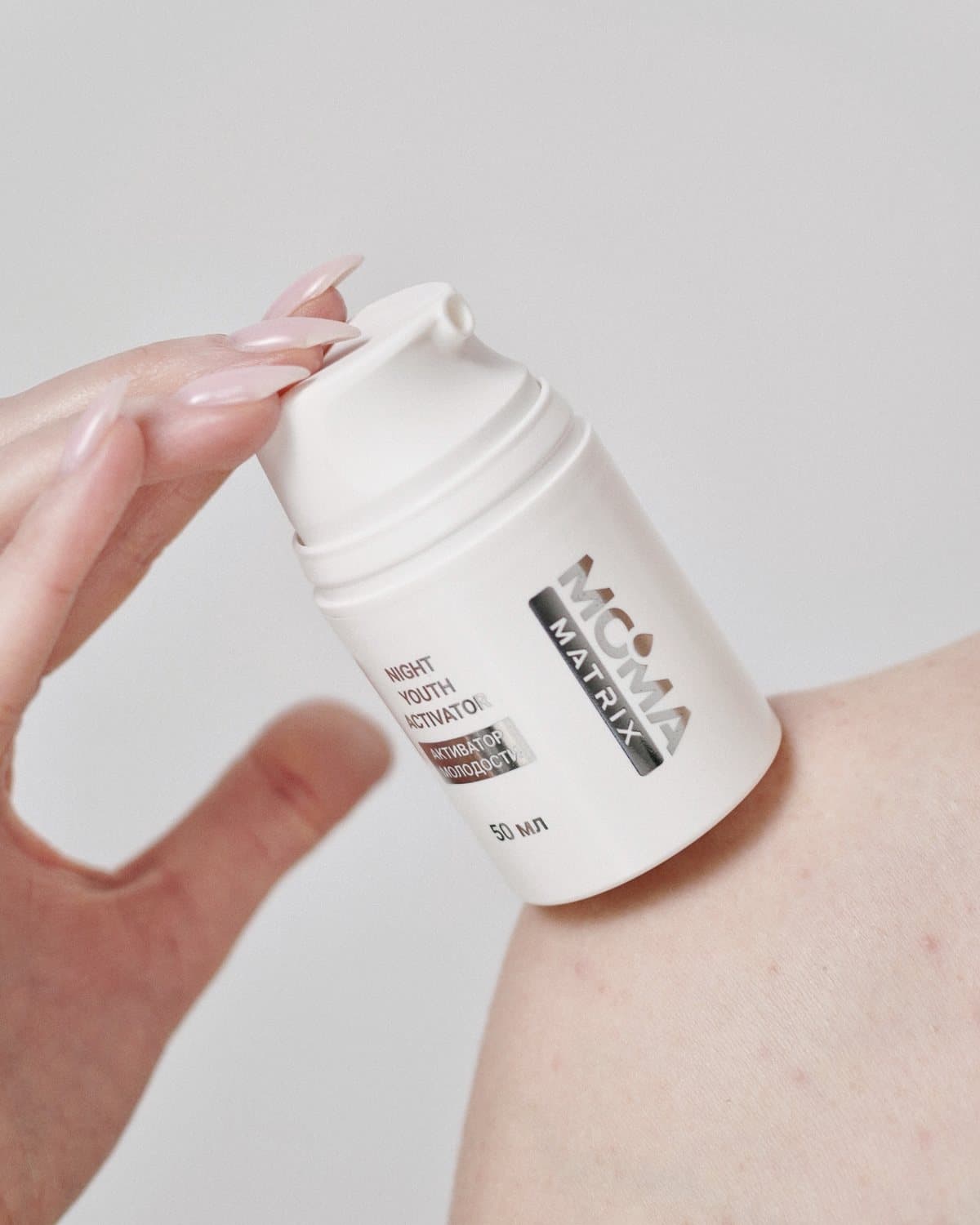 MOMA MATRIX cream in hand, applied to the skin